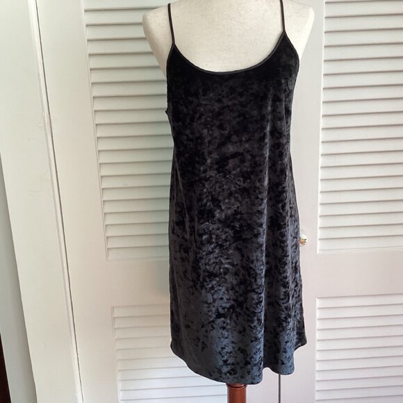 Victoria's Secret Velvet black slip dress Spaghetti Strap Slip Dress Size M/L - Picture 4 of 12